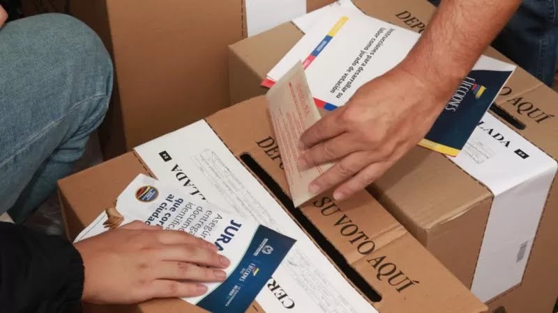 La Registraduría asegura que la diferencia de votos se trató de un “error humano” de cerca de 30.000 jurados de votación en el diligenciamiento de los formularios E-14 al Senado / Getty Images