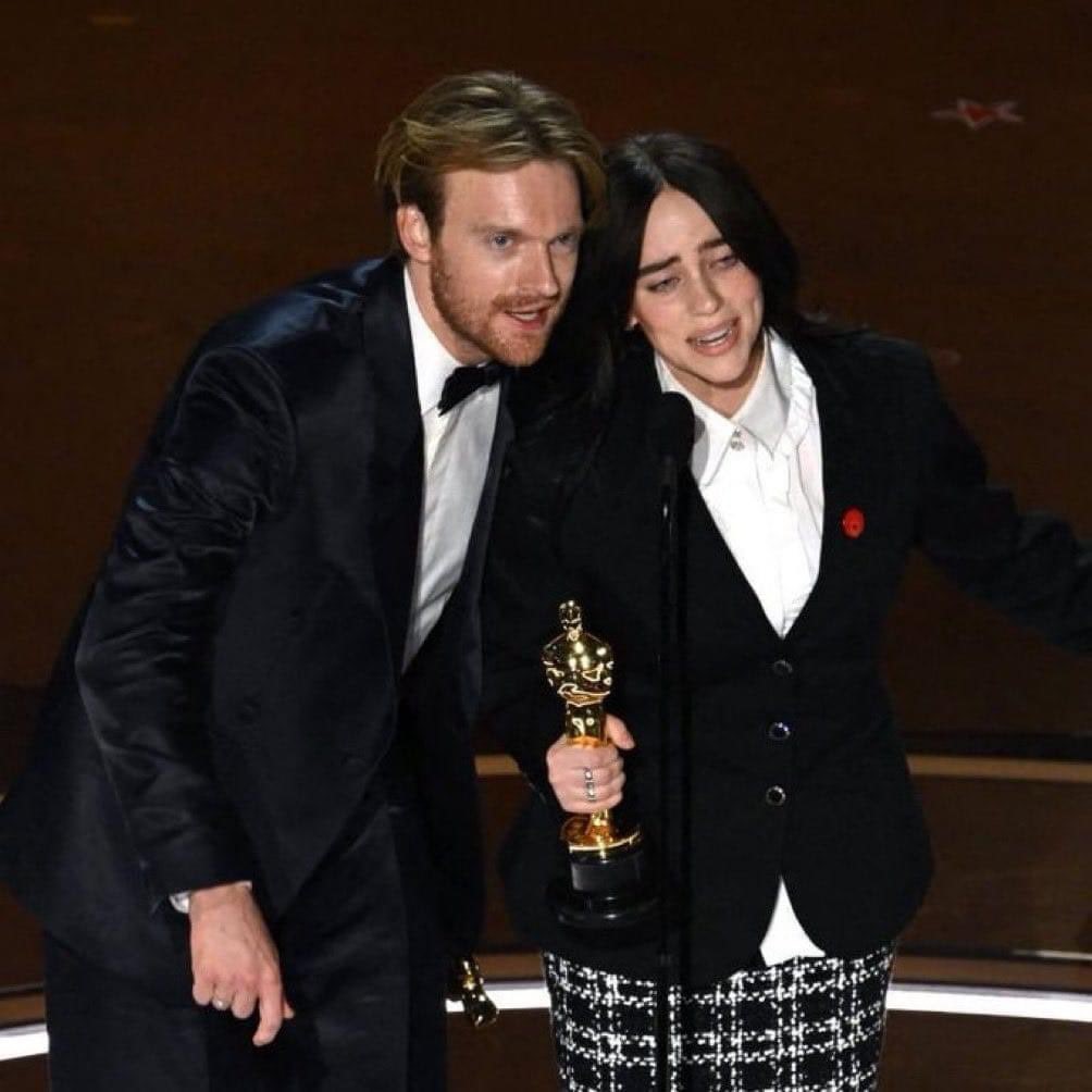 Billie Eilish en los premios oscar 2024