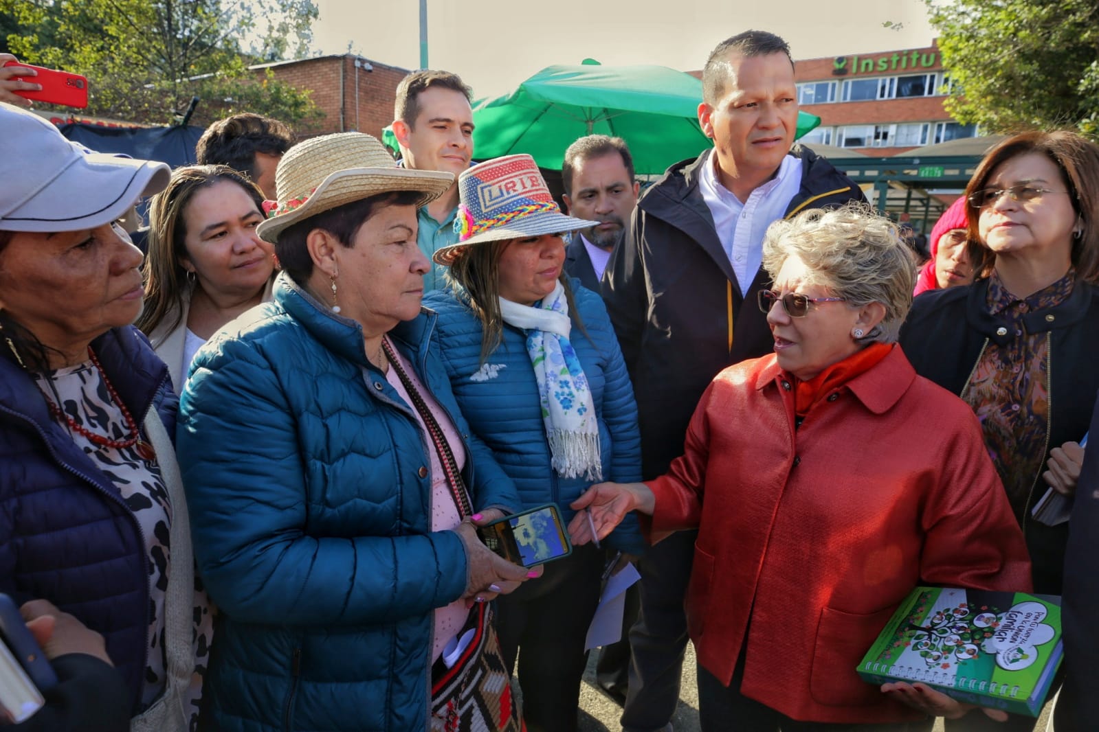 DIRECTORA DEL ICBF REUNIDA CON MADRES COMUNITARIAS