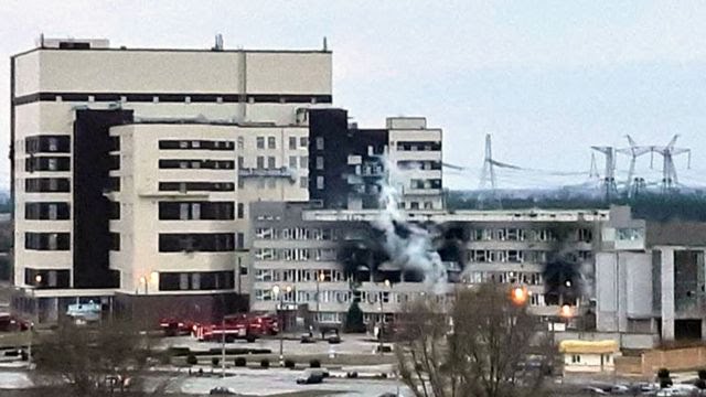 Ataque planta nuclear de Zaporiyia, la más grande de Europa provocó un incendio / Foto: Reuters