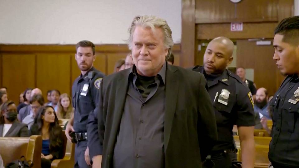 Steve Bannon se entrega por lavado de activos/Democracy Now