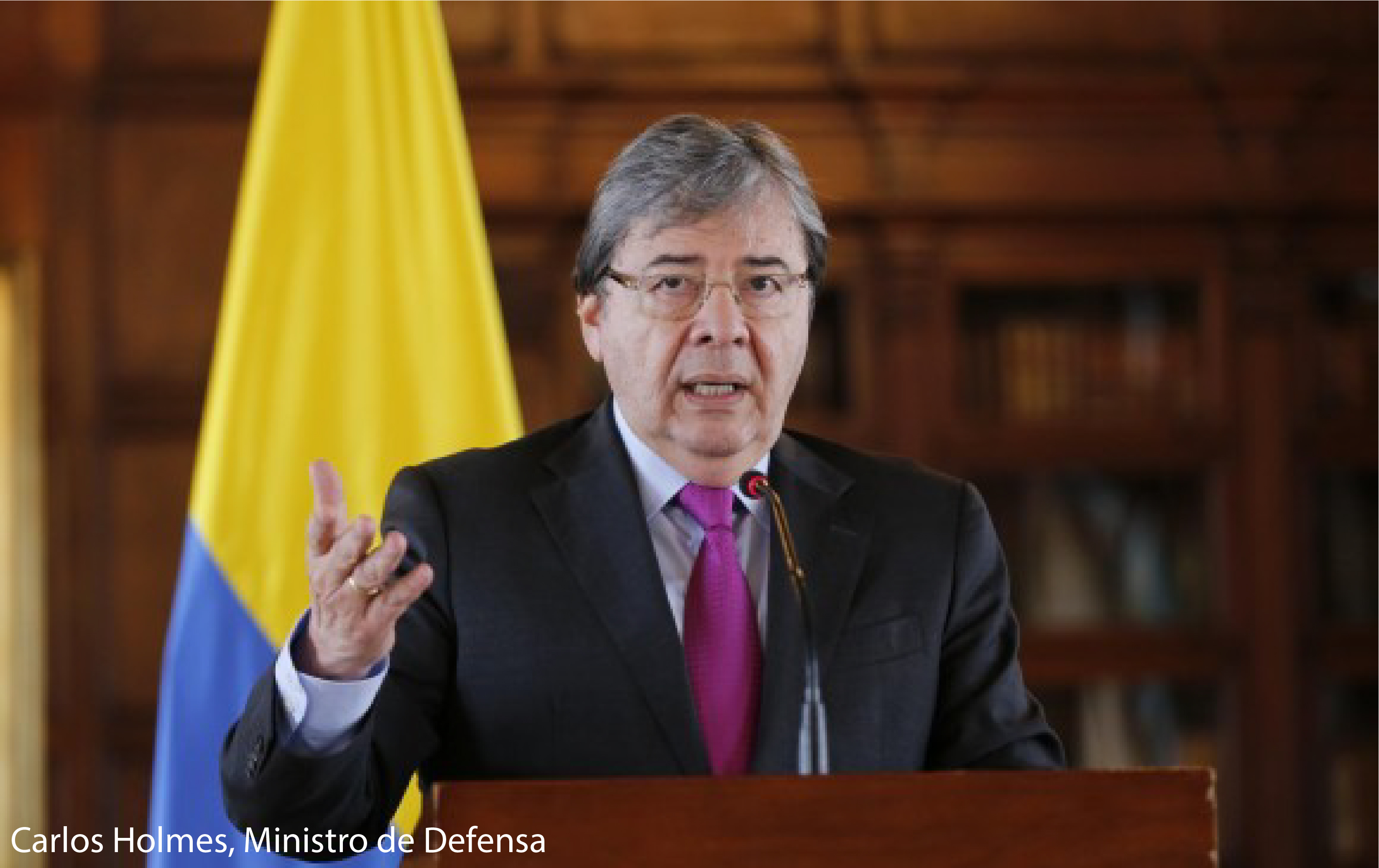 MINISTRO DE DEFENSA CARLOS HOLMES 