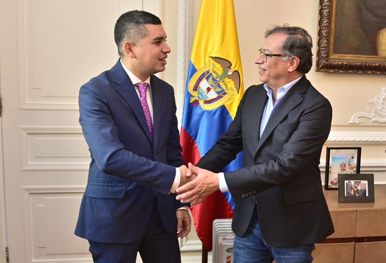 PETRO Y EL PRESIDENTE DE ASOBANCARIA