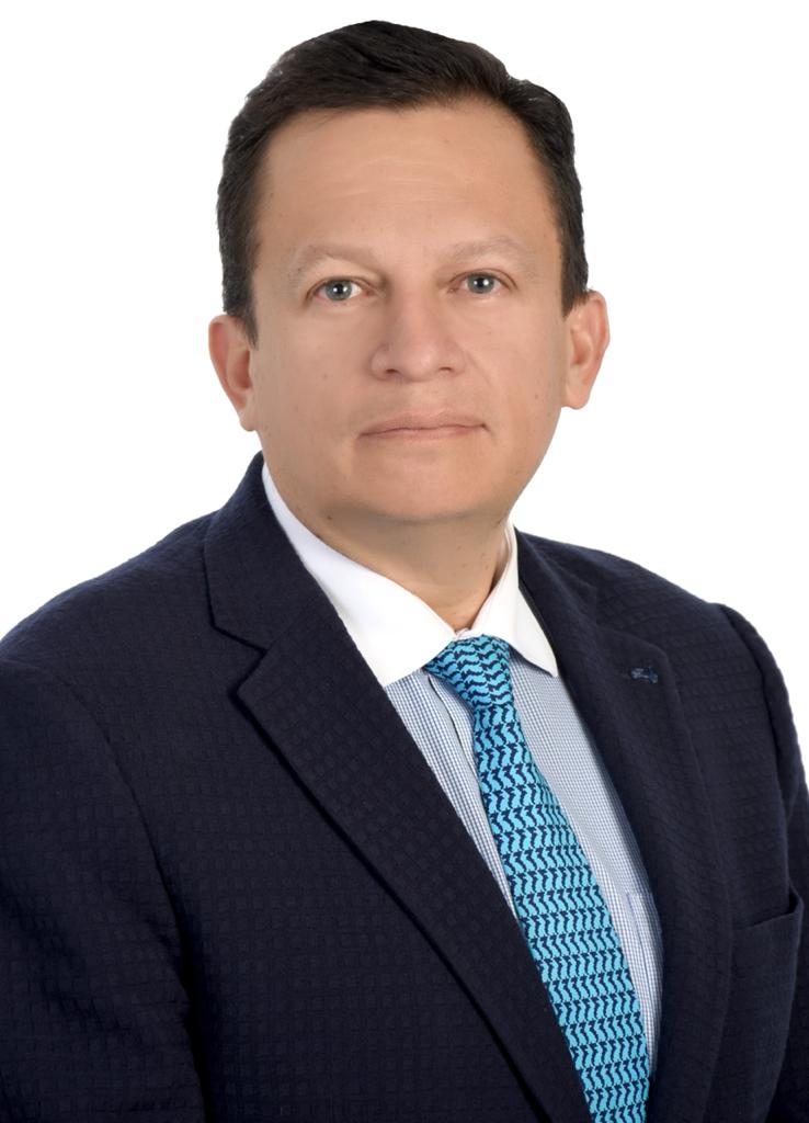 Dr. Carlos Pérez, médico infectólogo