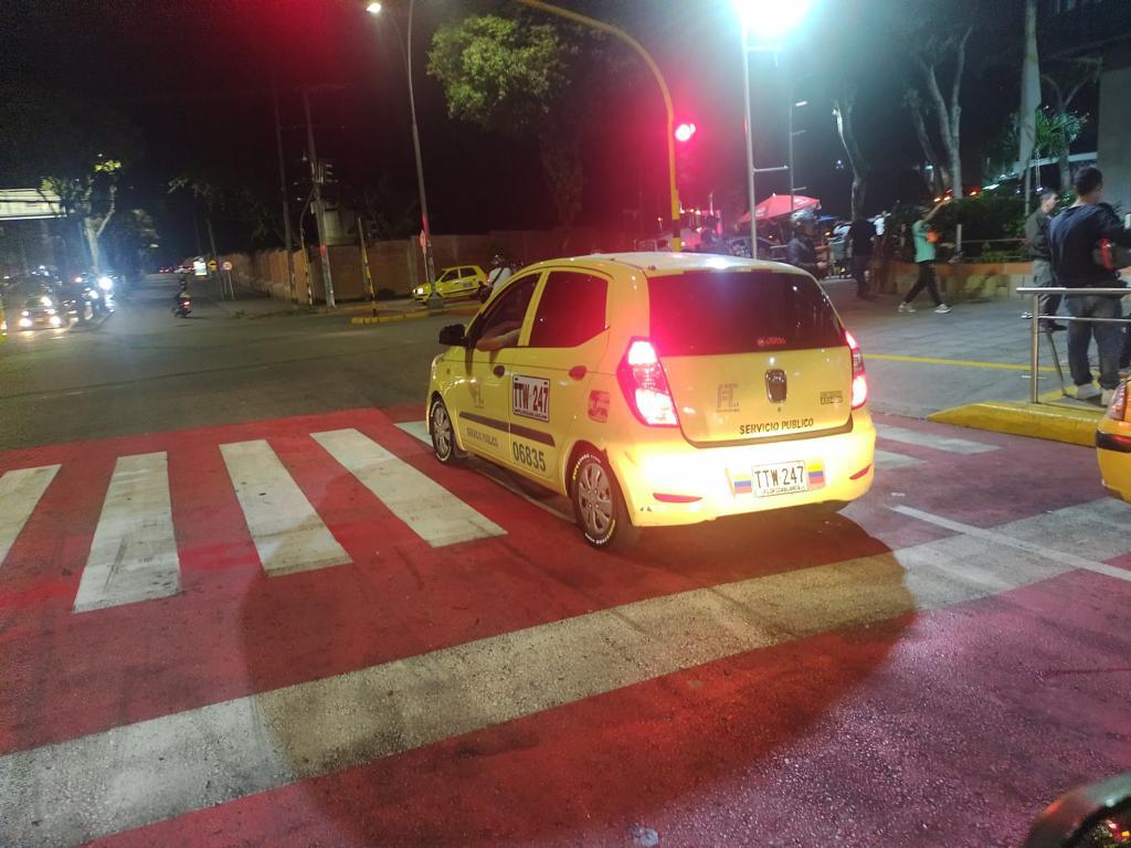 Taxi mal parqueado