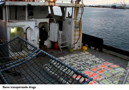 FOTOGRAFIA DE BARCOS EN EL MAR LLEVANDO DROGA