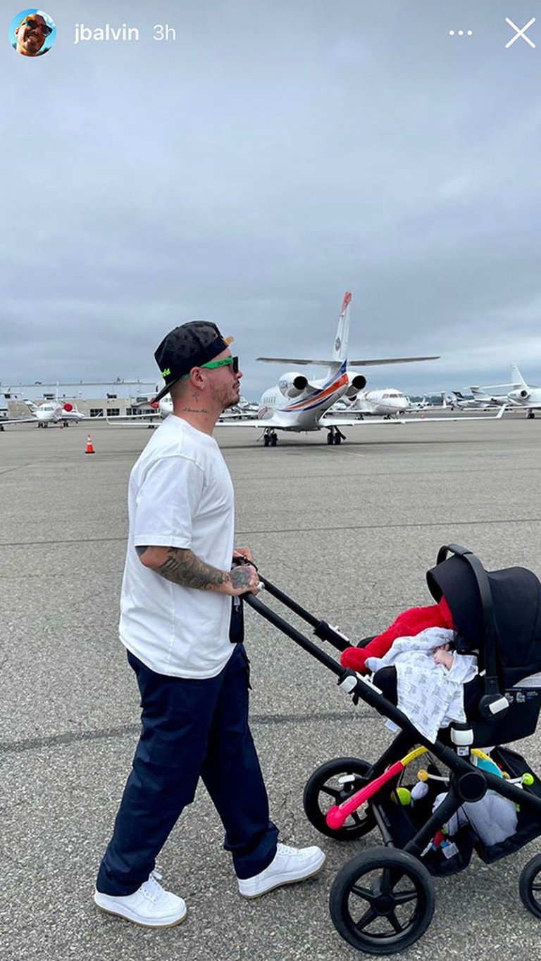 J Balvin y su hijo Rio