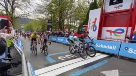 Reñido triunfo de Daniel Felipe Martínez frente a Julian Alaphilippe