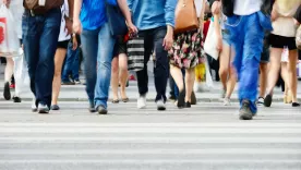 mujeres caminando 