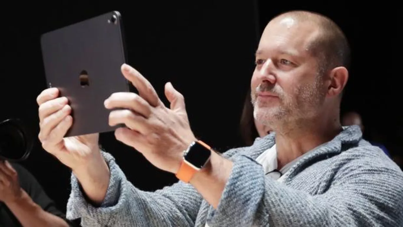 Jony Ive, antiguo diseñador de Apple, ahora trabaja con Ferrari