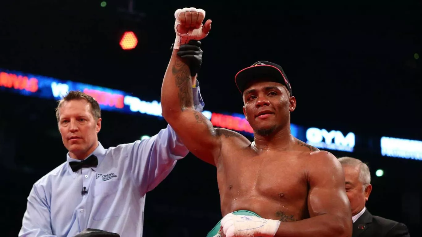 Colombiano Óscar Rivas campeón mundial de Boxeo