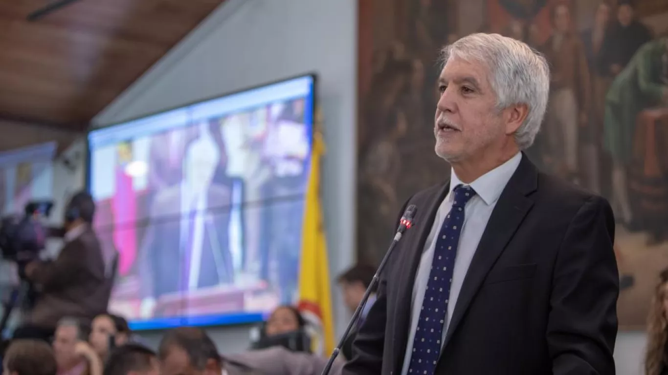 Enrique Peñalosa señalado en Pandora Papers