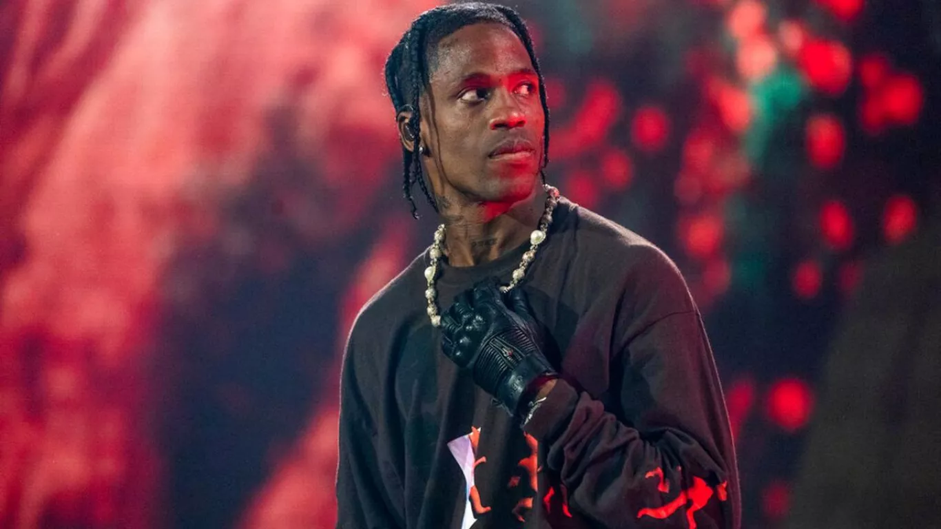 Denuncian a los cantantes Travis Scott y Drake por negligencia