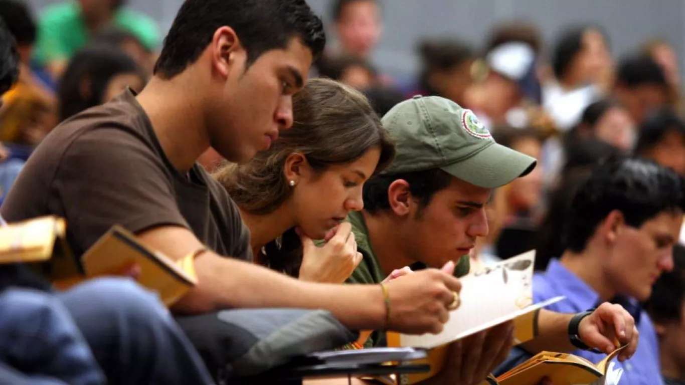 estudiantes universitarios