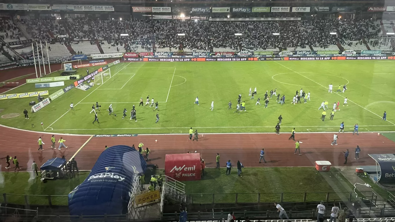 Hinchas invasión Manizales