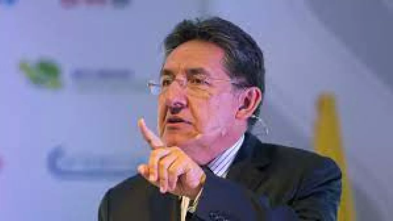  Néstor Humberto Martínez