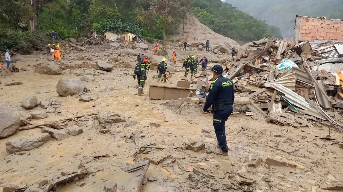 Habilitan la vía al llano tras tragedia de Quetame