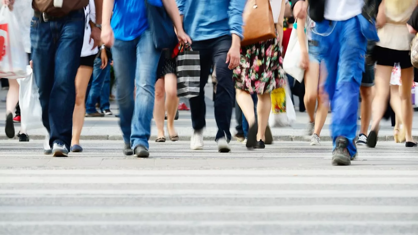 mujeres caminando 