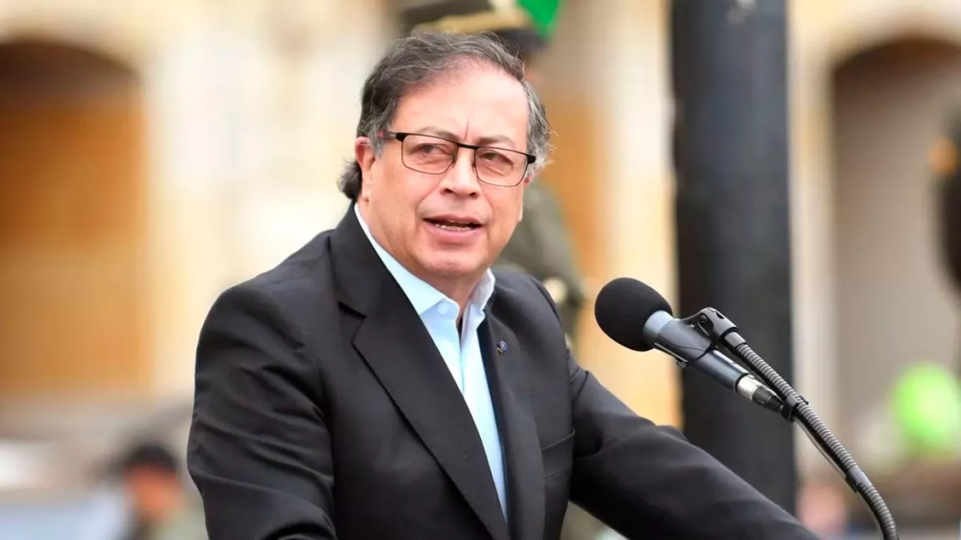 presidente gustavo petro 24