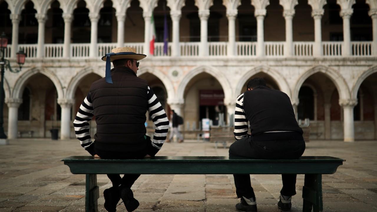 Gondoliers esperando clientes